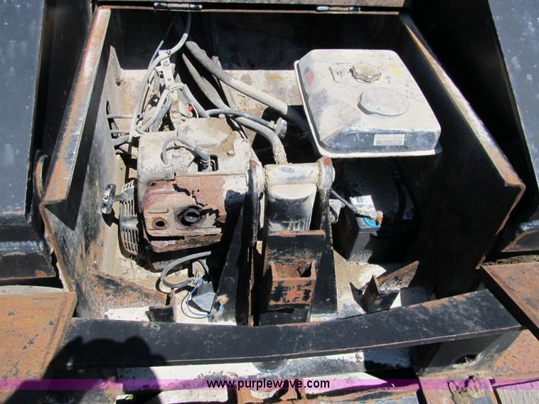 image for item 8996 2000 Eager Beaver lowboy trailer