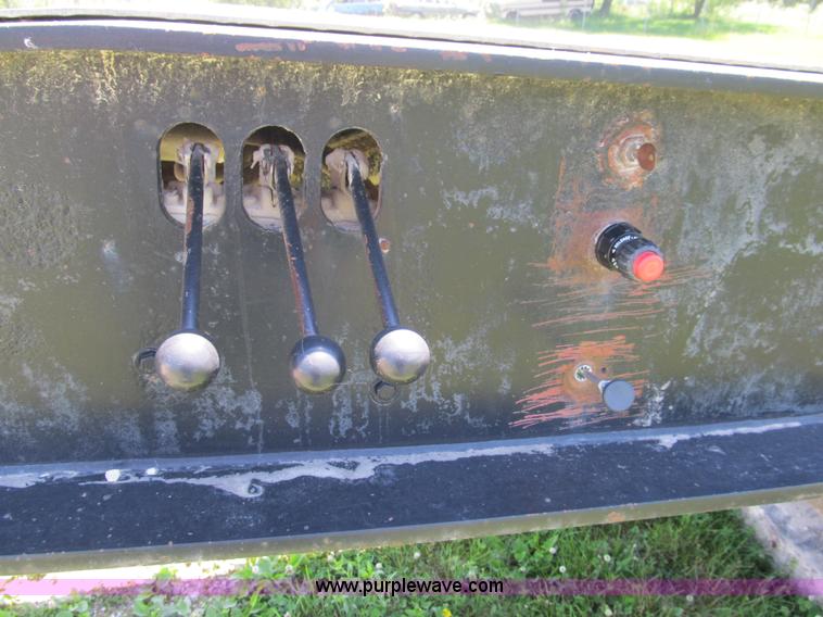 image for item 8996 2000 Eager Beaver lowboy trailer