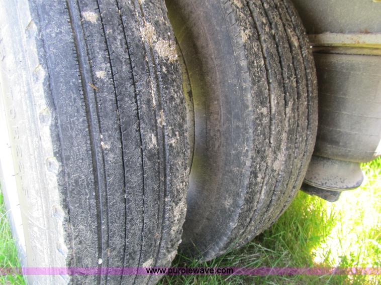 image for item 8996 2000 Eager Beaver lowboy trailer