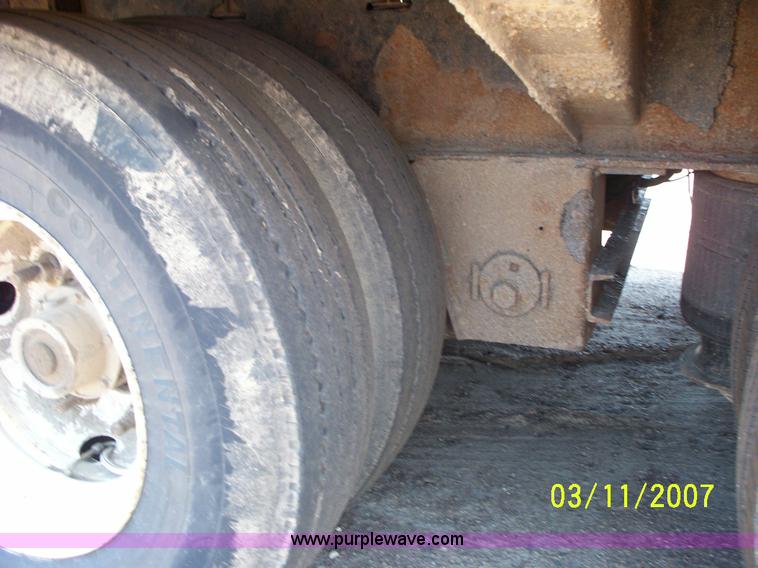 image for item 9000 2005 Trail King TK70HT Hydratail trailer