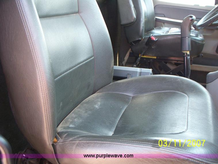 image for item 9001 2005 Freightliner Columbia semi truck