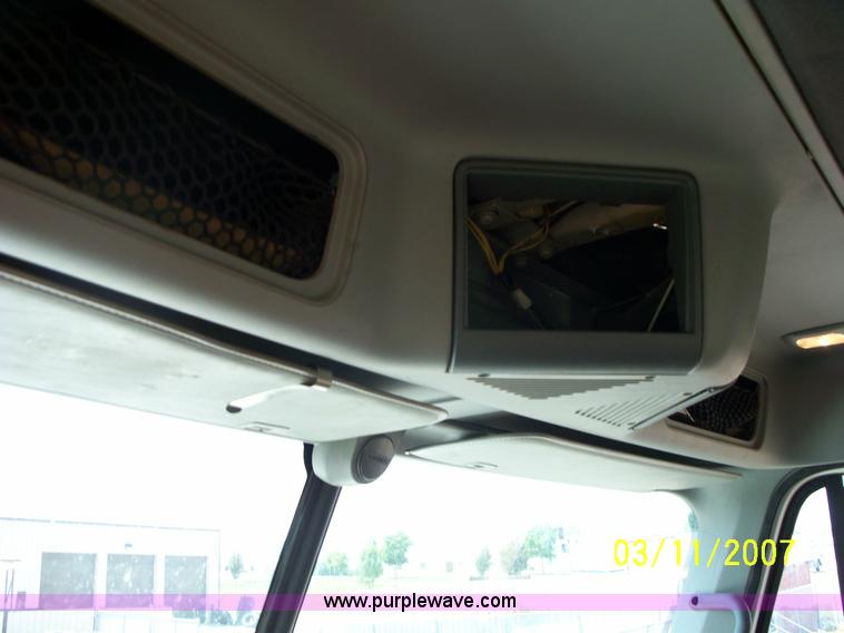 image for item 9001 2005 Freightliner Columbia semi truck