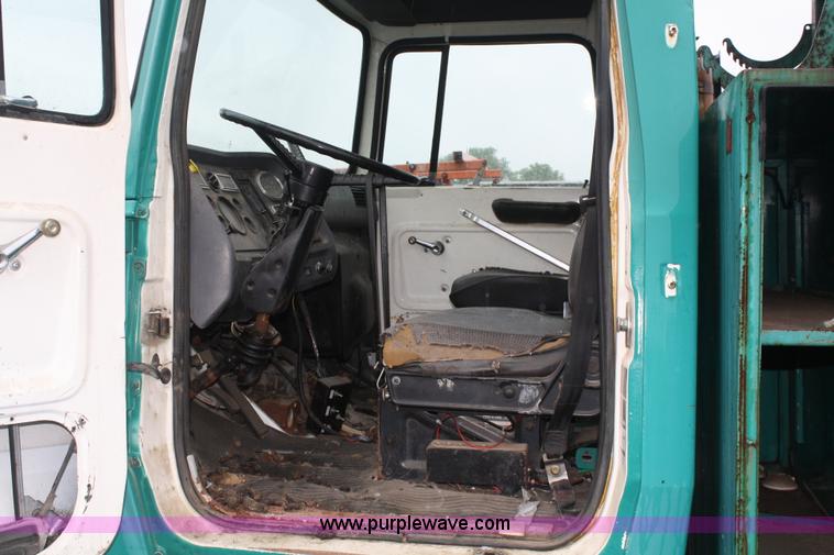 image for item 2192 1995 Ford LN8000 Vac-Con pump truck