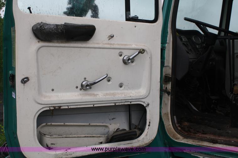 image for item 2192 1995 Ford LN8000 Vac-Con pump truck