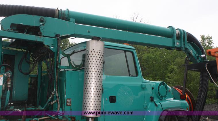 image for item 2192 1995 Ford LN8000 Vac-Con pump truck