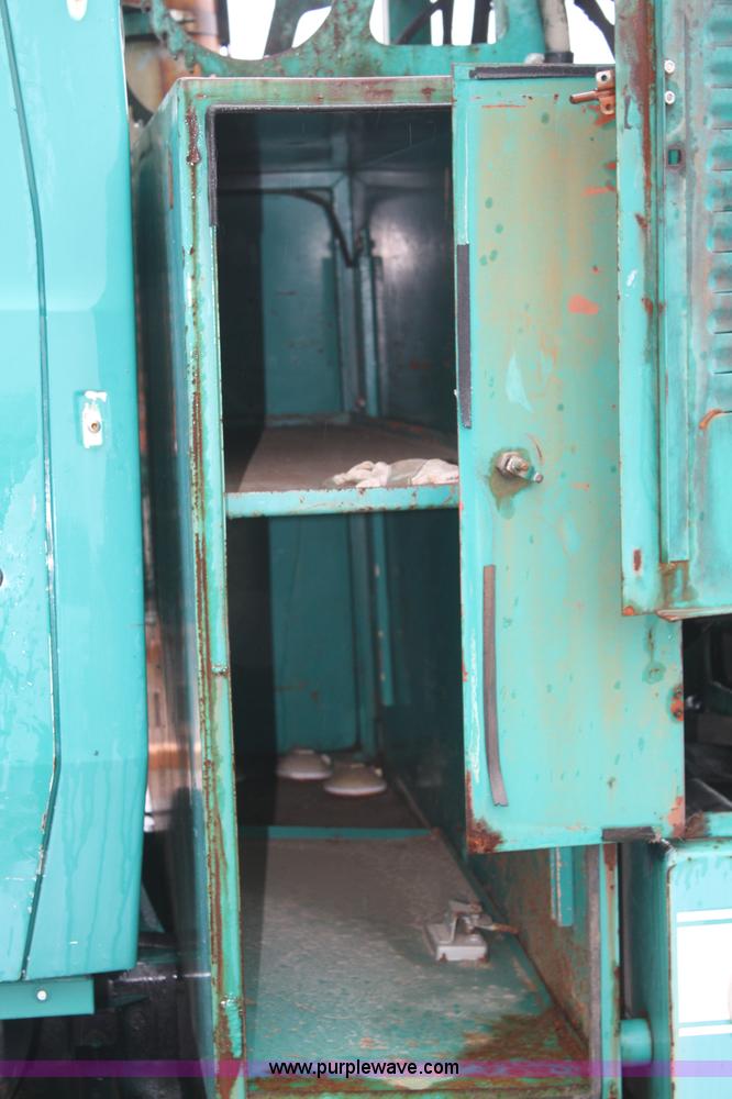 image for item 2192 1995 Ford LN8000 Vac-Con pump truck