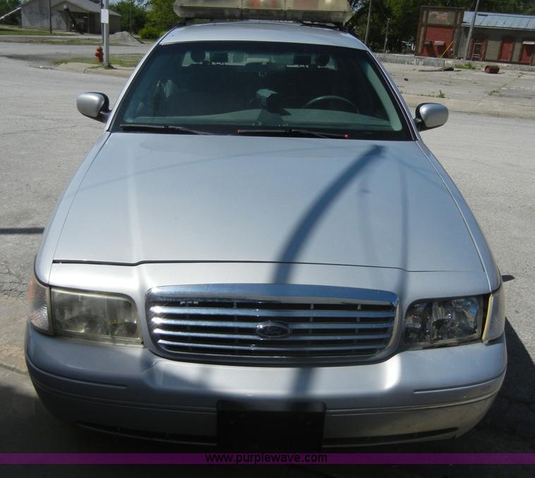 image for item 2226 2002 Ford Crown Victoria Police Interceptor