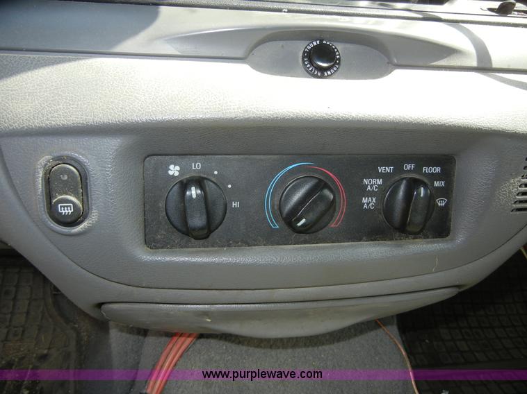 image for item 2226 2002 Ford Crown Victoria Police Interceptor