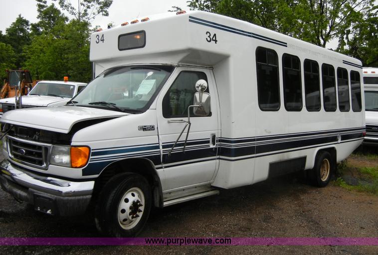 image for item 2250 2003 Ford E450 Super Duty 22 passenger bus