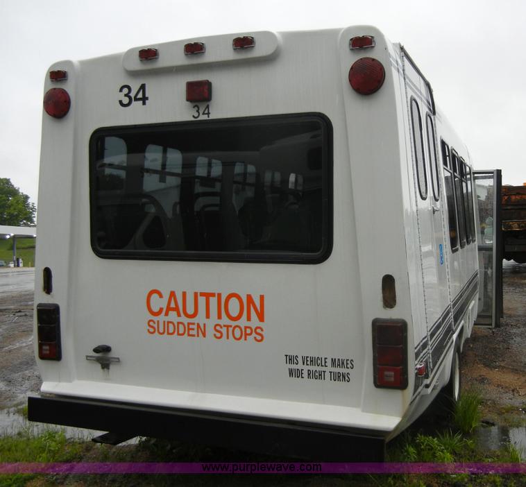 image for item 2250 2003 Ford E450 Super Duty 22 passenger bus