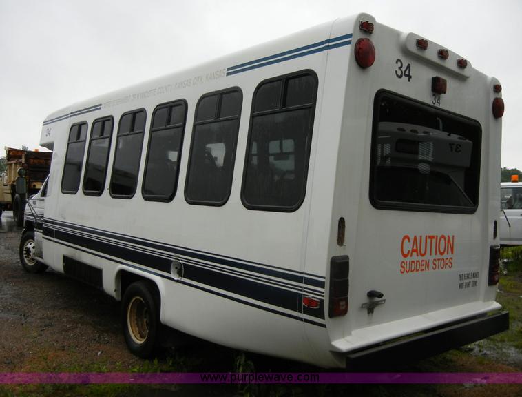image for item 2250 2003 Ford E450 Super Duty 22 passenger bus