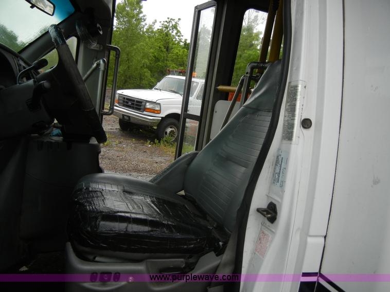 image for item 2250 2003 Ford E450 Super Duty 22 passenger bus