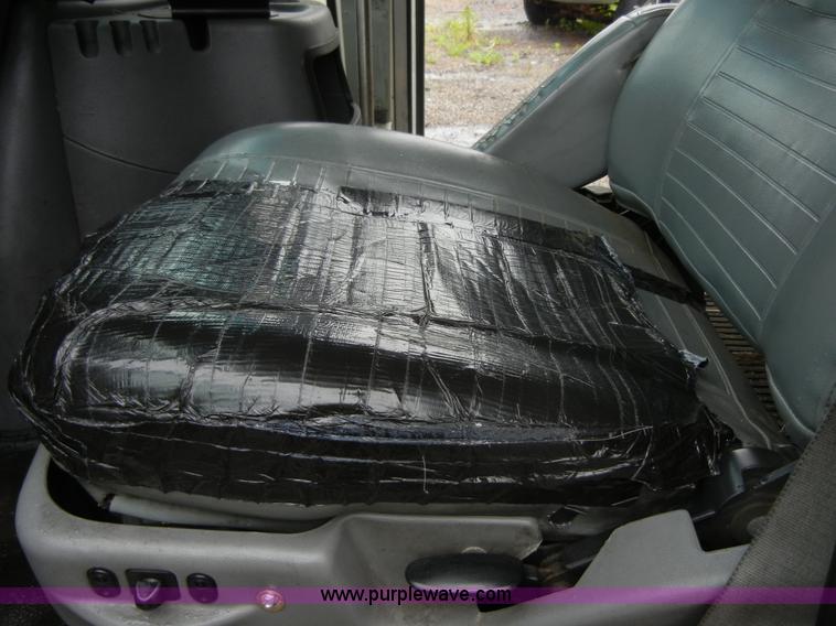 image for item 2250 2003 Ford E450 Super Duty 22 passenger bus