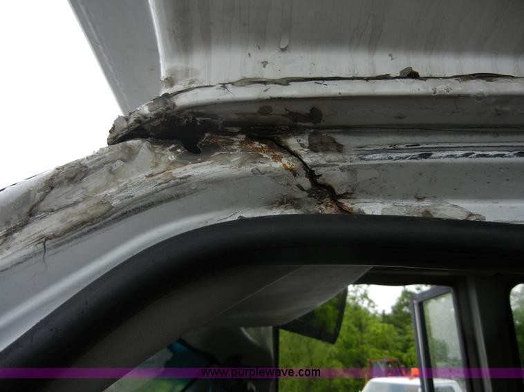 image for item 2250 2003 Ford E450 Super Duty 22 passenger bus