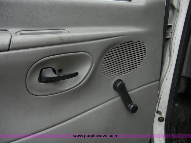 image for item 2250 2003 Ford E450 Super Duty 22 passenger bus