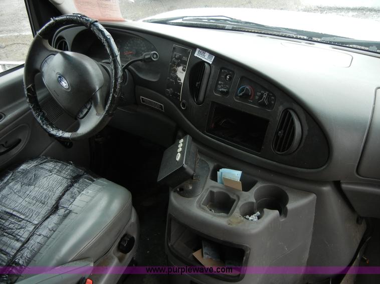 image for item 2250 2003 Ford E450 Super Duty 22 passenger bus