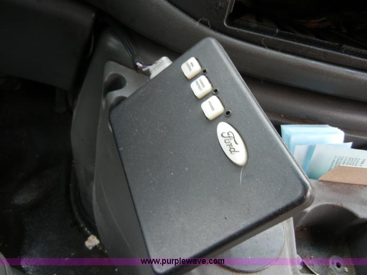 image for item 2250 2003 Ford E450 Super Duty 22 passenger bus