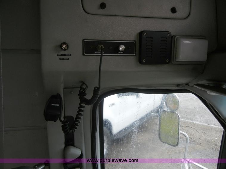 image for item 2250 2003 Ford E450 Super Duty 22 passenger bus