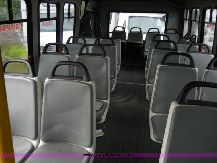 image for item 2250 2003 Ford E450 Super Duty 22 passenger bus