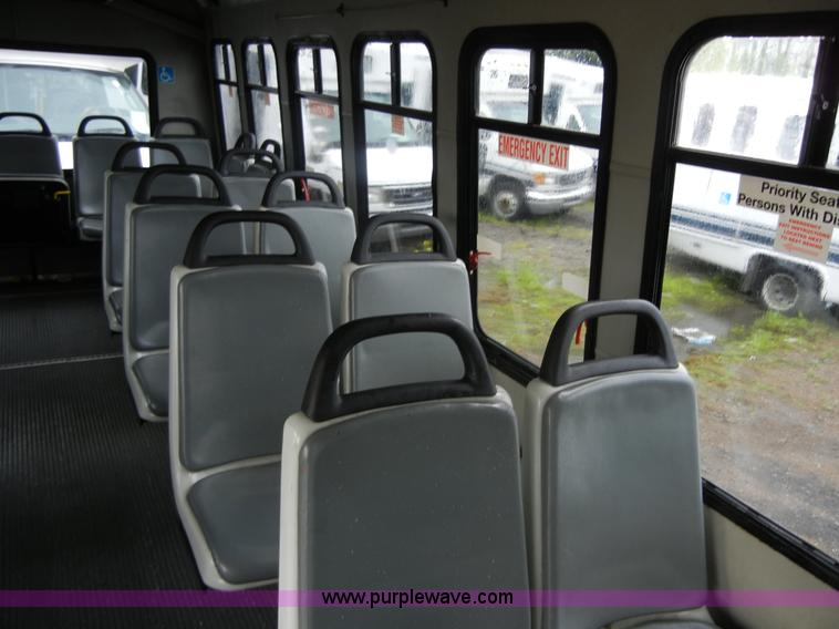 image for item 2250 2003 Ford E450 Super Duty 22 passenger bus