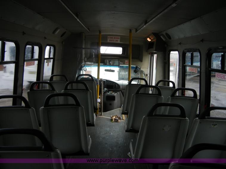 image for item 2250 2003 Ford E450 Super Duty 22 passenger bus