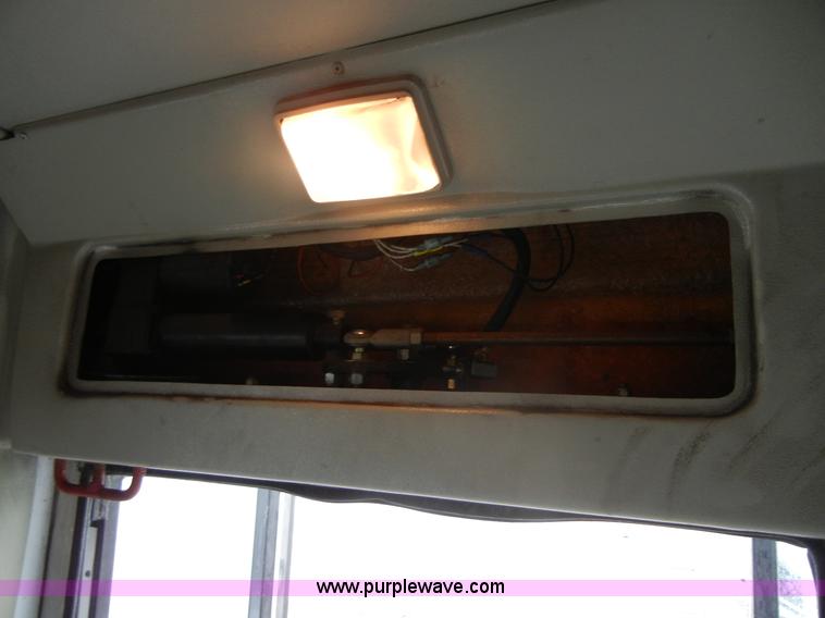 image for item 2250 2003 Ford E450 Super Duty 22 passenger bus