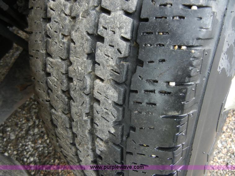 image for item 2250 2003 Ford E450 Super Duty 22 passenger bus