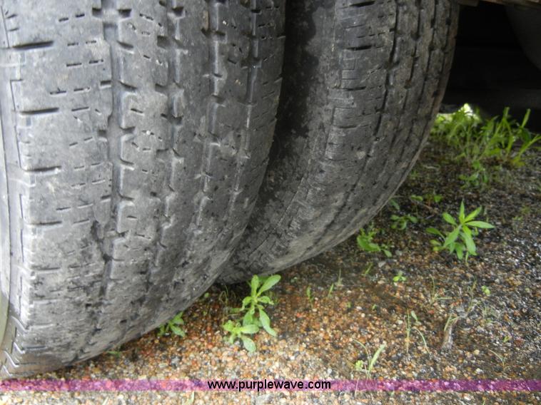 image for item 2250 2003 Ford E450 Super Duty 22 passenger bus