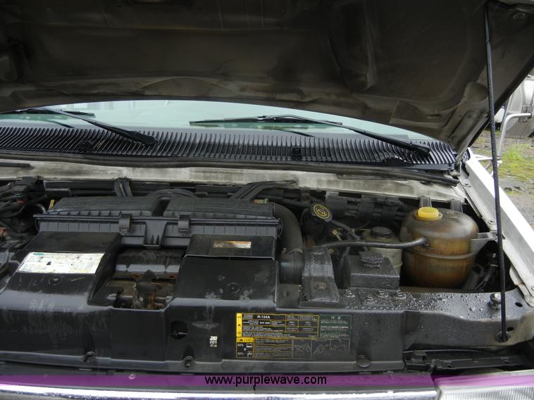 image for item 2250 2003 Ford E450 Super Duty 22 passenger bus