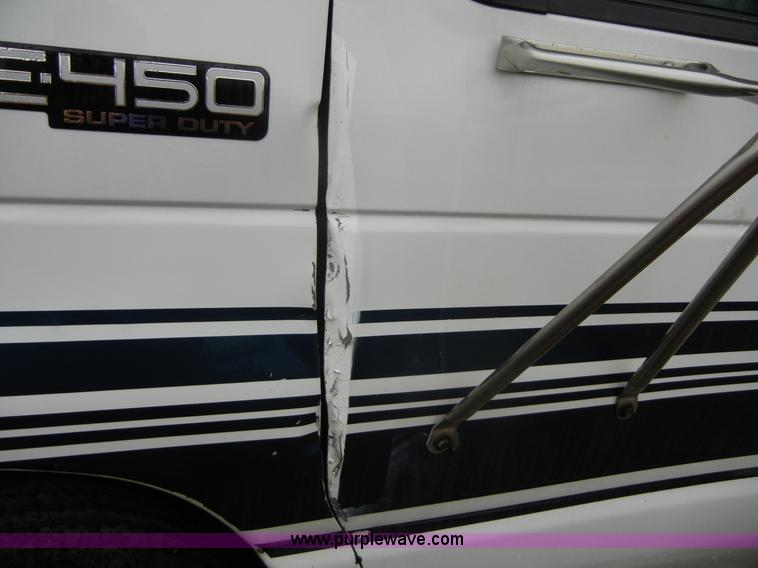 image for item 2250 2003 Ford E450 Super Duty 22 passenger bus