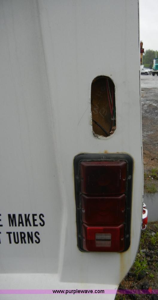 image for item 2250 2003 Ford E450 Super Duty 22 passenger bus