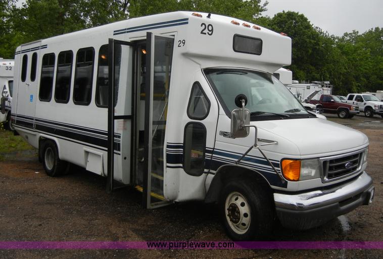 image for item 2251 2003 Ford E450 Super Duty 22 passenger bus