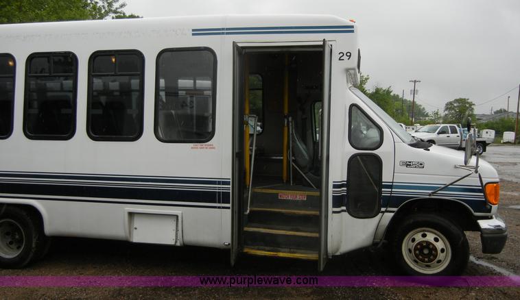 image for item 2251 2003 Ford E450 Super Duty 22 passenger bus