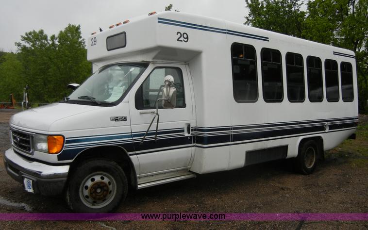 image for item 2251 2003 Ford E450 Super Duty 22 passenger bus