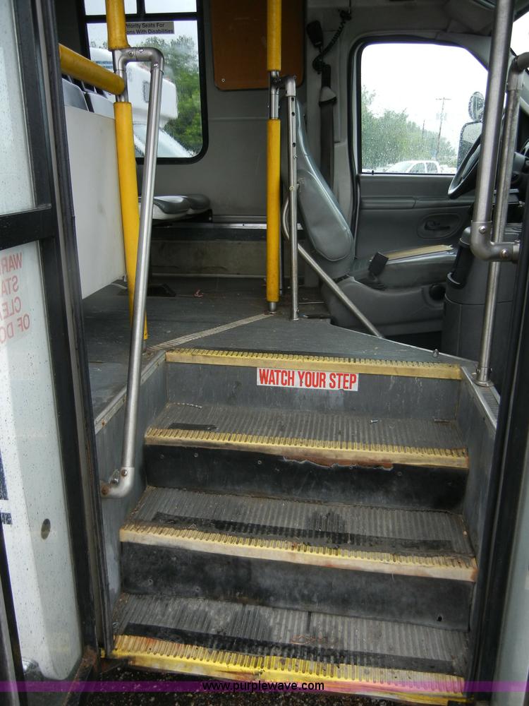 image for item 2251 2003 Ford E450 Super Duty 22 passenger bus