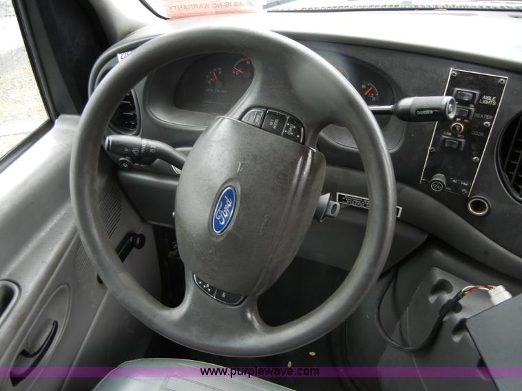 image for item 2251 2003 Ford E450 Super Duty 22 passenger bus