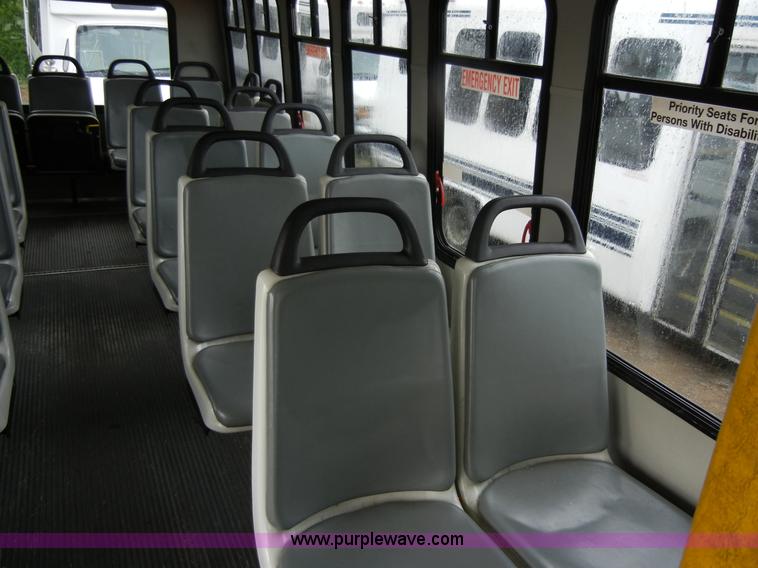 image for item 2251 2003 Ford E450 Super Duty 22 passenger bus