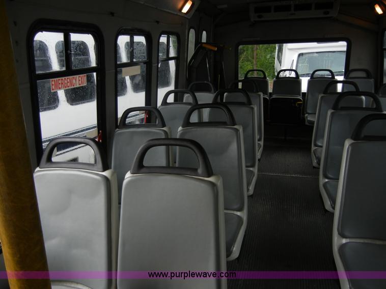 image for item 2251 2003 Ford E450 Super Duty 22 passenger bus