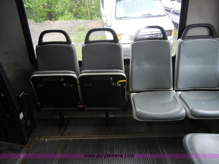image for item 2251 2003 Ford E450 Super Duty 22 passenger bus