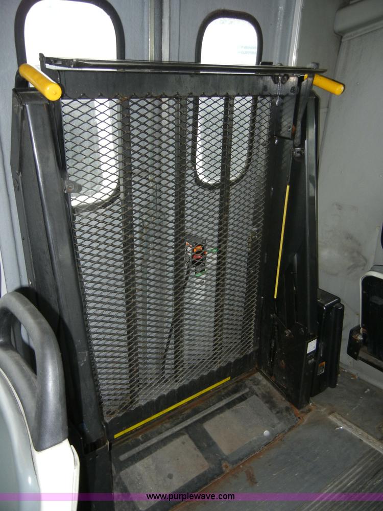 image for item 2251 2003 Ford E450 Super Duty 22 passenger bus