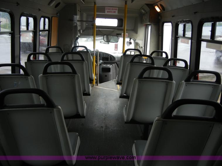image for item 2251 2003 Ford E450 Super Duty 22 passenger bus