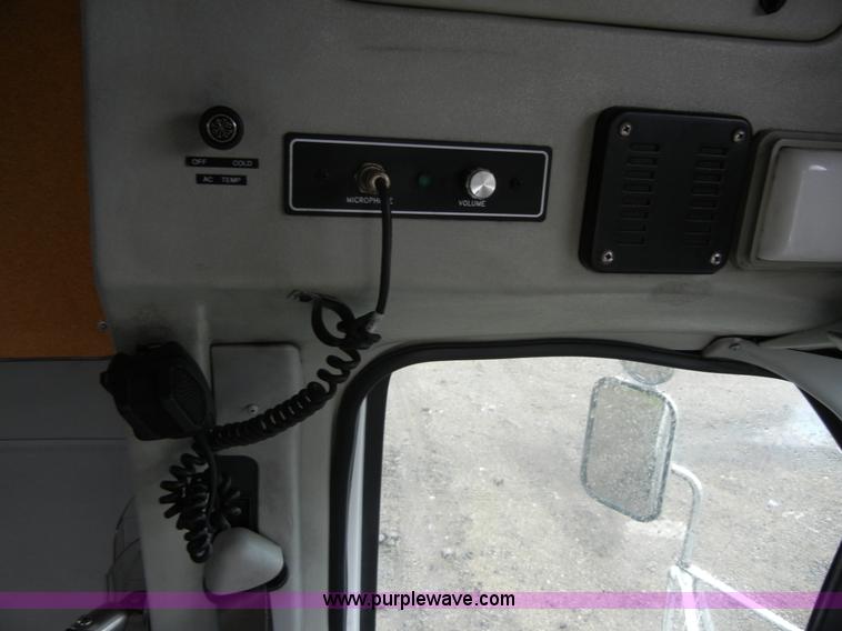 image for item 2251 2003 Ford E450 Super Duty 22 passenger bus