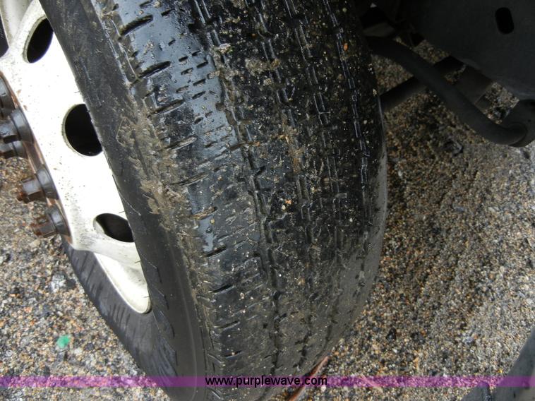 image for item 2251 2003 Ford E450 Super Duty 22 passenger bus