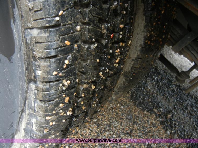 image for item 2251 2003 Ford E450 Super Duty 22 passenger bus