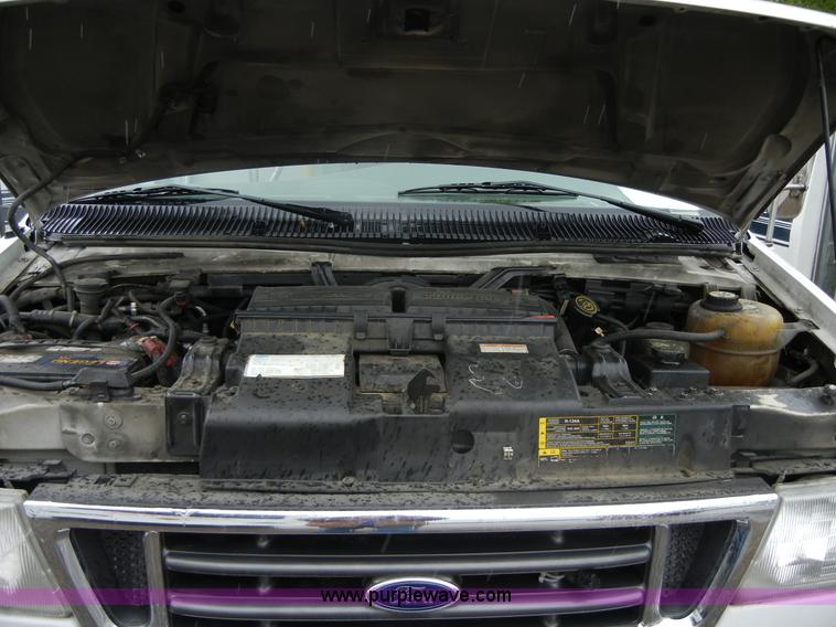 image for item 2251 2003 Ford E450 Super Duty 22 passenger bus