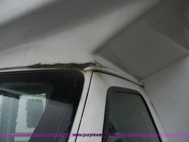 image for item 2251 2003 Ford E450 Super Duty 22 passenger bus