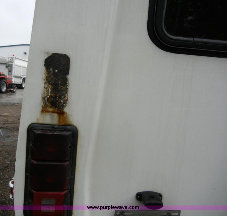 image for item 2251 2003 Ford E450 Super Duty 22 passenger bus