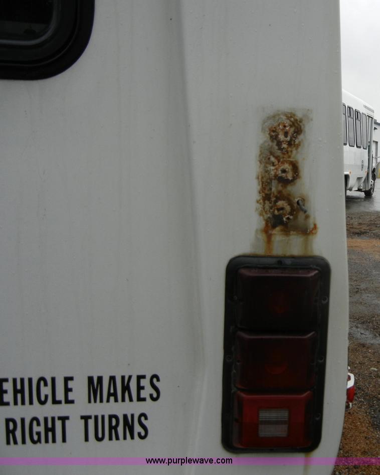 image for item 2251 2003 Ford E450 Super Duty 22 passenger bus