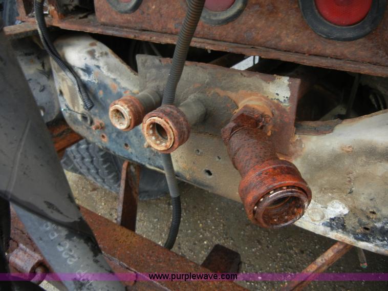 image for item 2252 1994 Ford F800 dump truck with sprayer