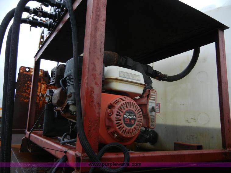 image for item 2252 1994 Ford F800 dump truck with sprayer